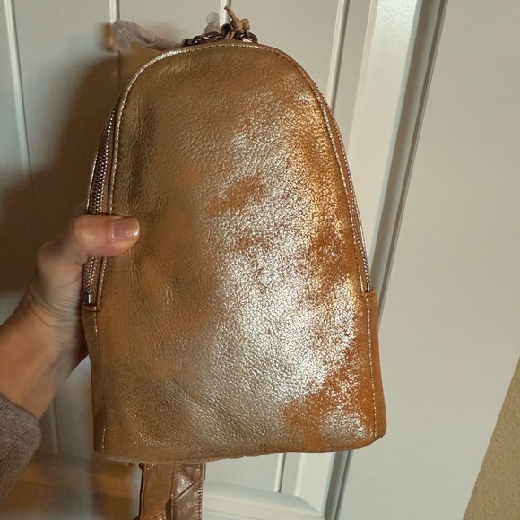 NWT HOBO Metallic Leather Fern Sling Bag - Picture 10 of 13